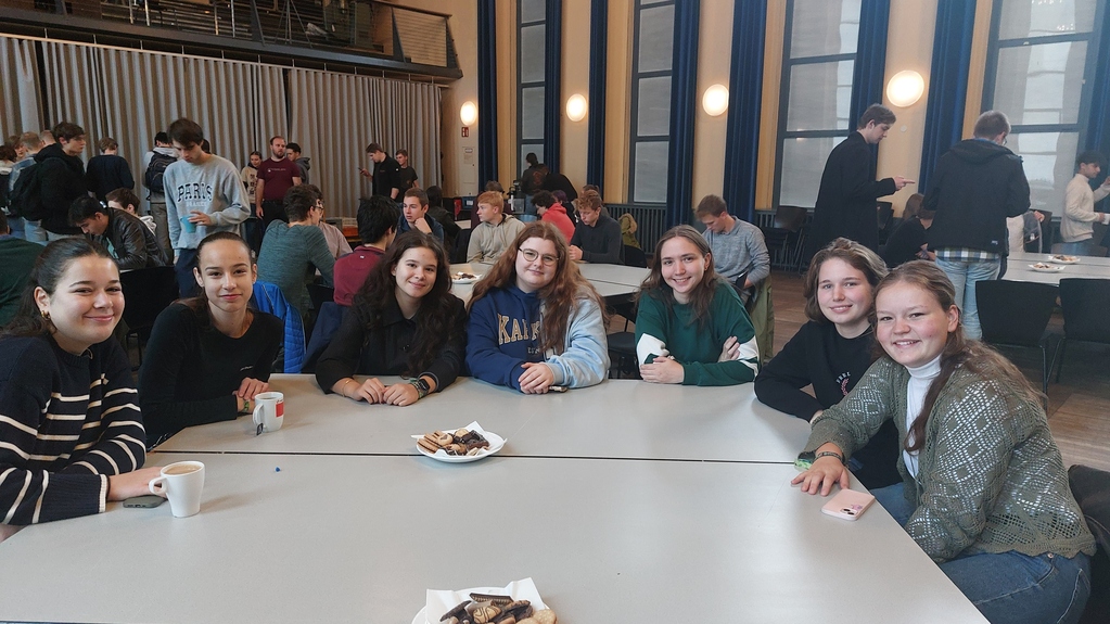 Foto Erstis beim Professoren-Café